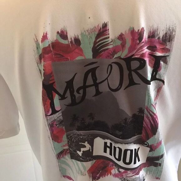 Two Maori Hook Men's t shirts - Picture 2 of 8